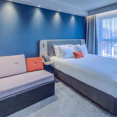 Holiday Inn Express - Fleet By Ihg エクステリア 写真