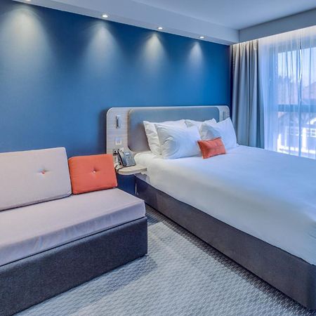 Holiday Inn Express - Fleet By Ihg エクステリア 写真