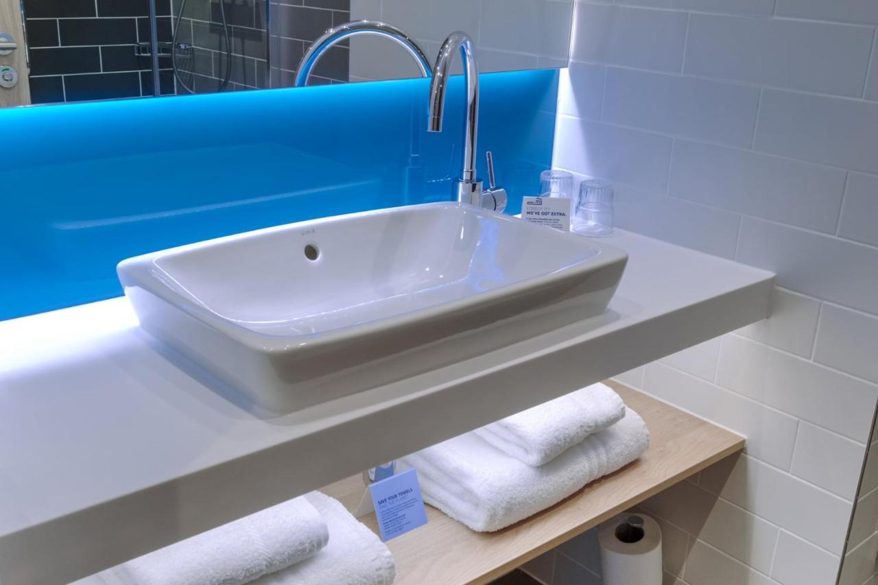 Holiday Inn Express - Fleet By Ihg エクステリア 写真