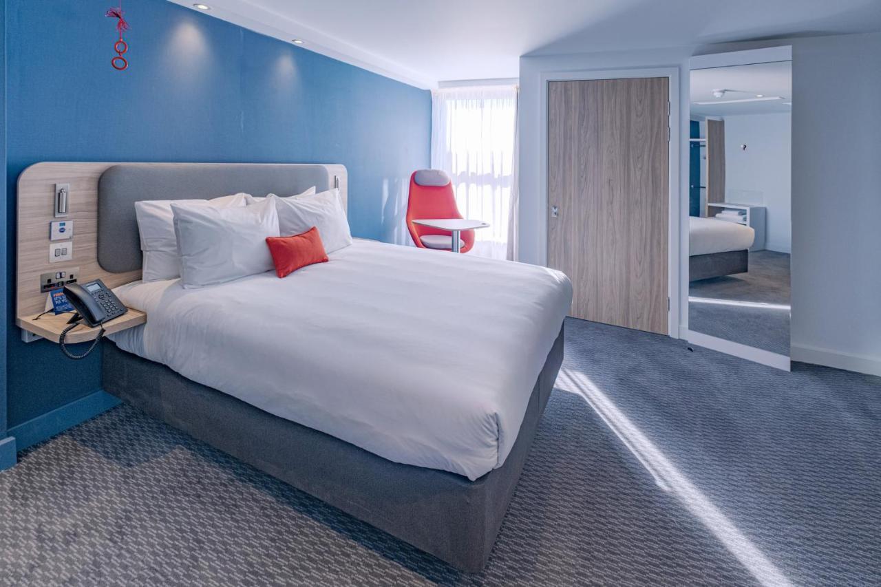 Holiday Inn Express - Fleet By Ihg エクステリア 写真