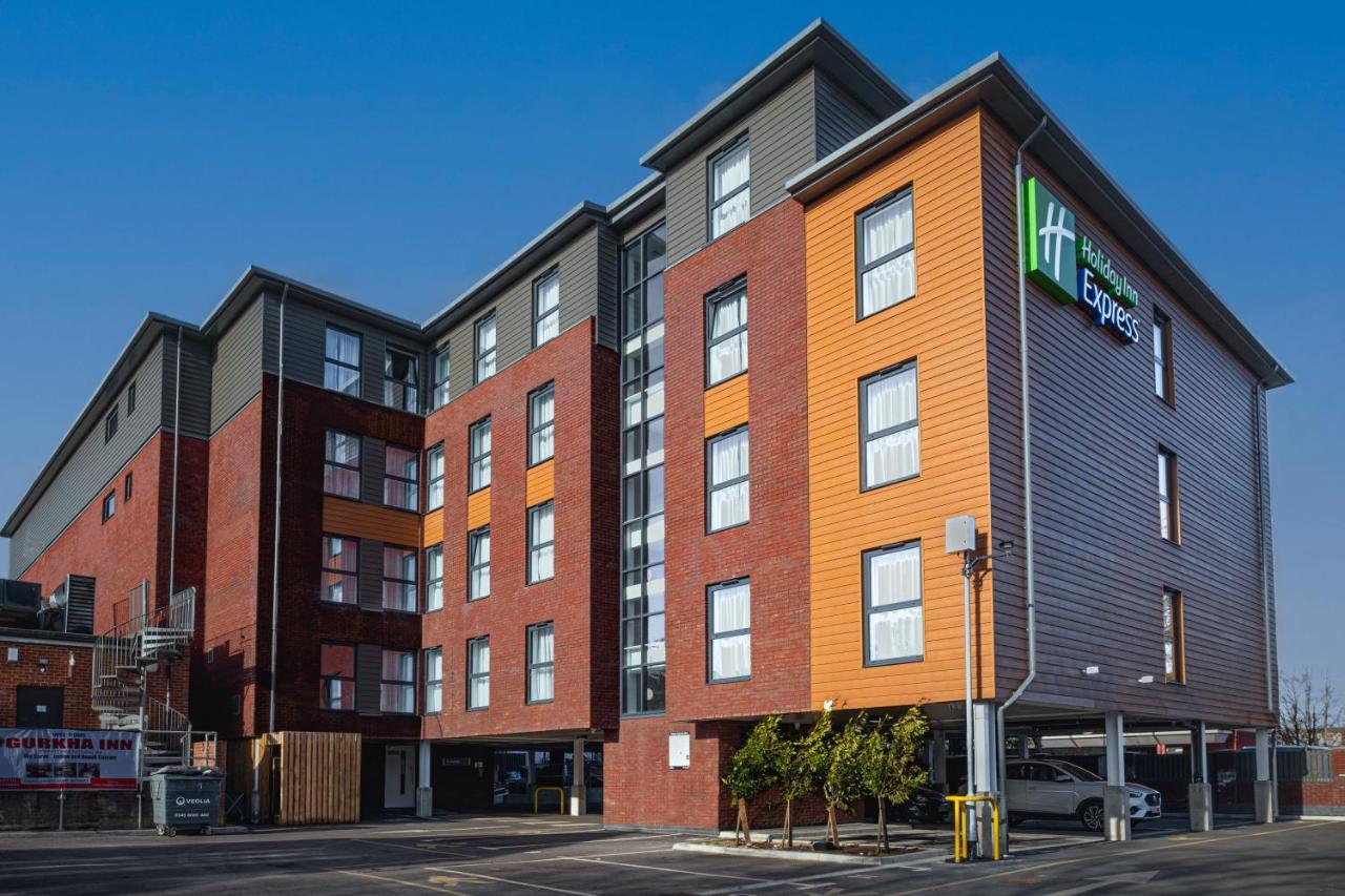 Holiday Inn Express - Fleet By Ihg エクステリア 写真