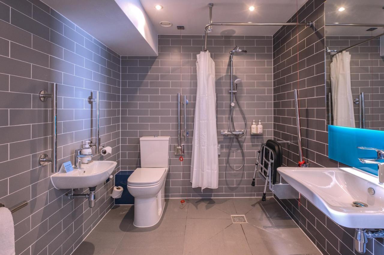 Holiday Inn Express - Fleet By Ihg エクステリア 写真