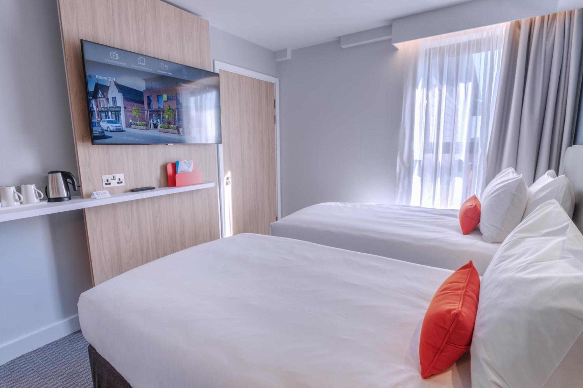Holiday Inn Express - Fleet By Ihg エクステリア 写真