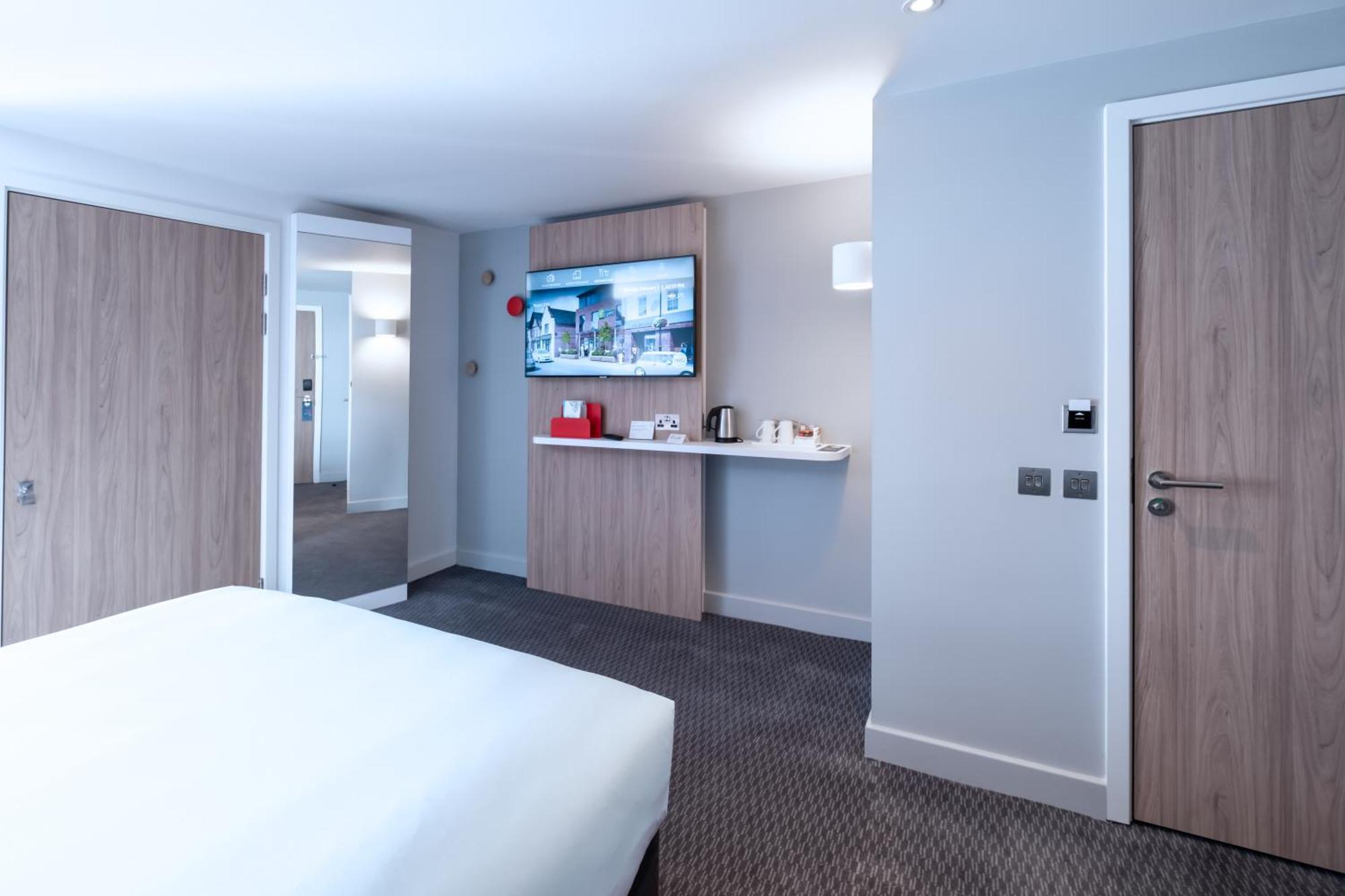 Holiday Inn Express - Fleet By Ihg エクステリア 写真