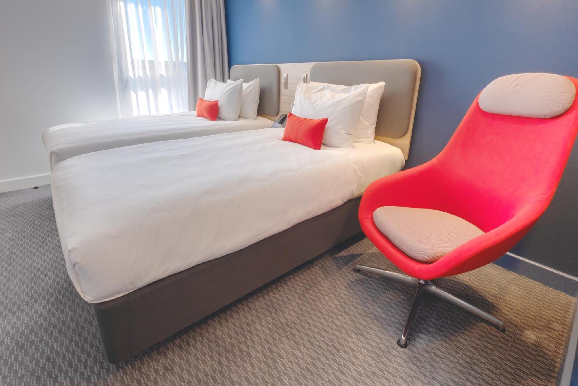 Holiday Inn Express - Fleet By Ihg エクステリア 写真