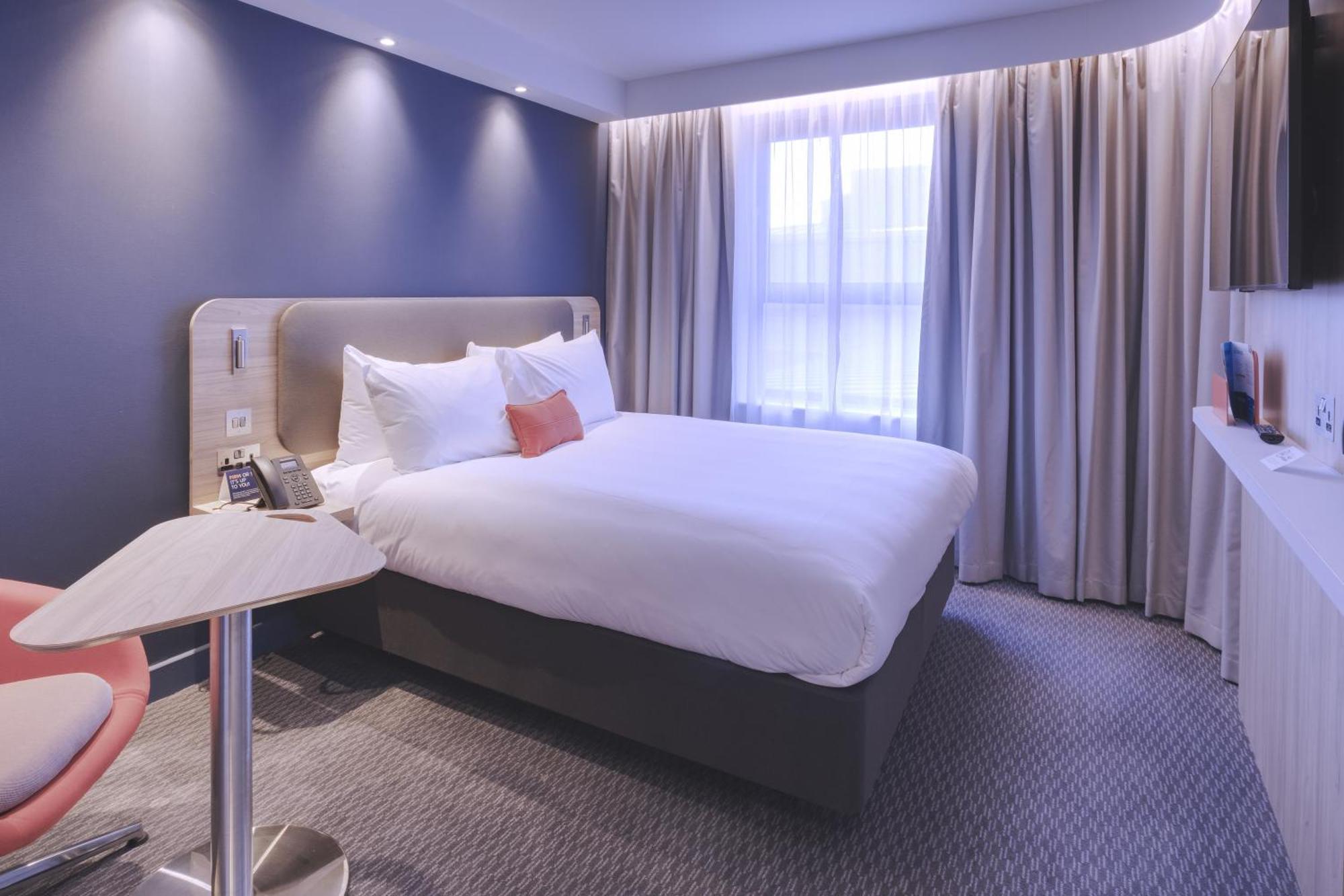 Holiday Inn Express - Fleet By Ihg エクステリア 写真