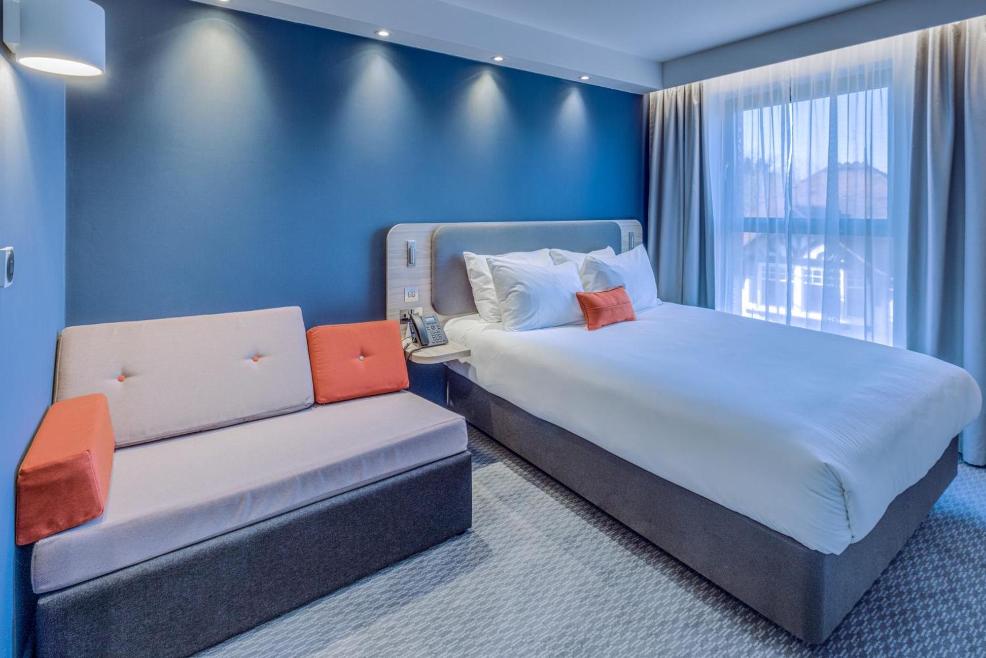 Holiday Inn Express - Fleet By Ihg エクステリア 写真